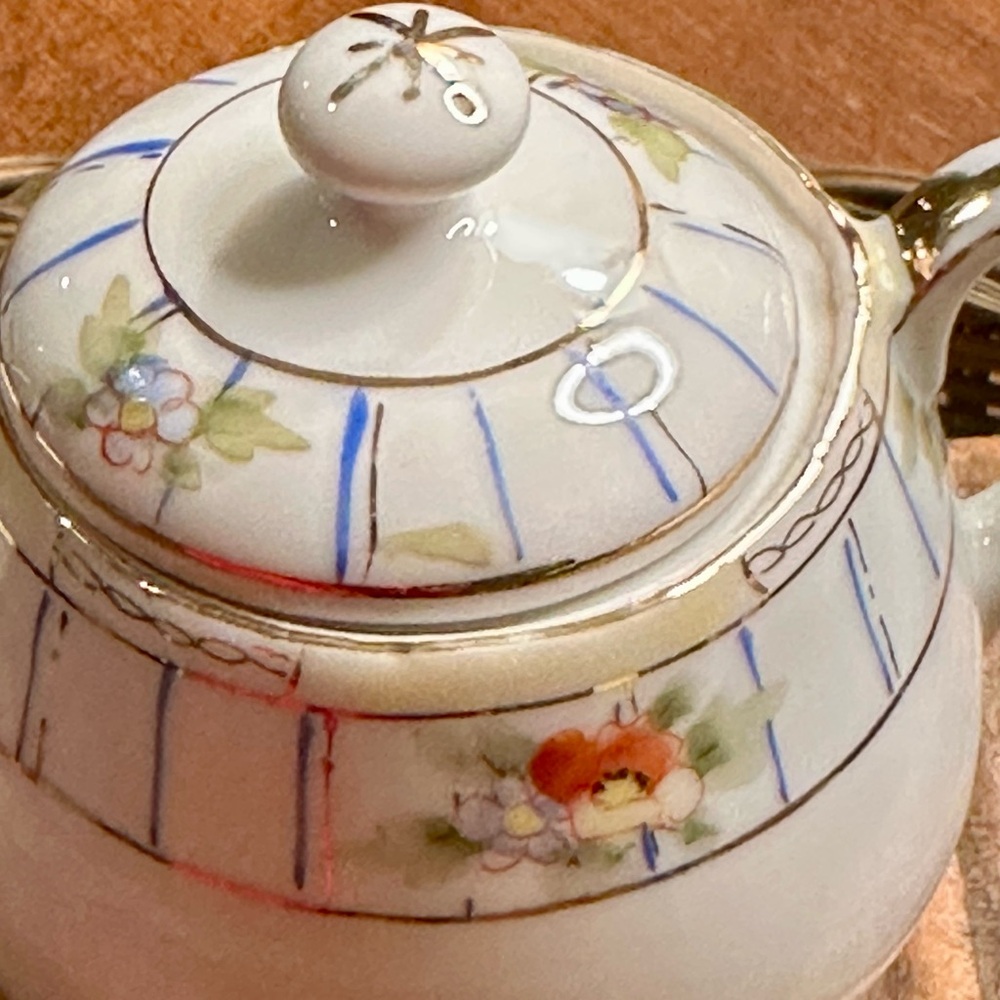 Vintage Rising Sun Nippon Floral Porcelain Small Sugar Bowl with Gold Accents - Picture 13 of 16